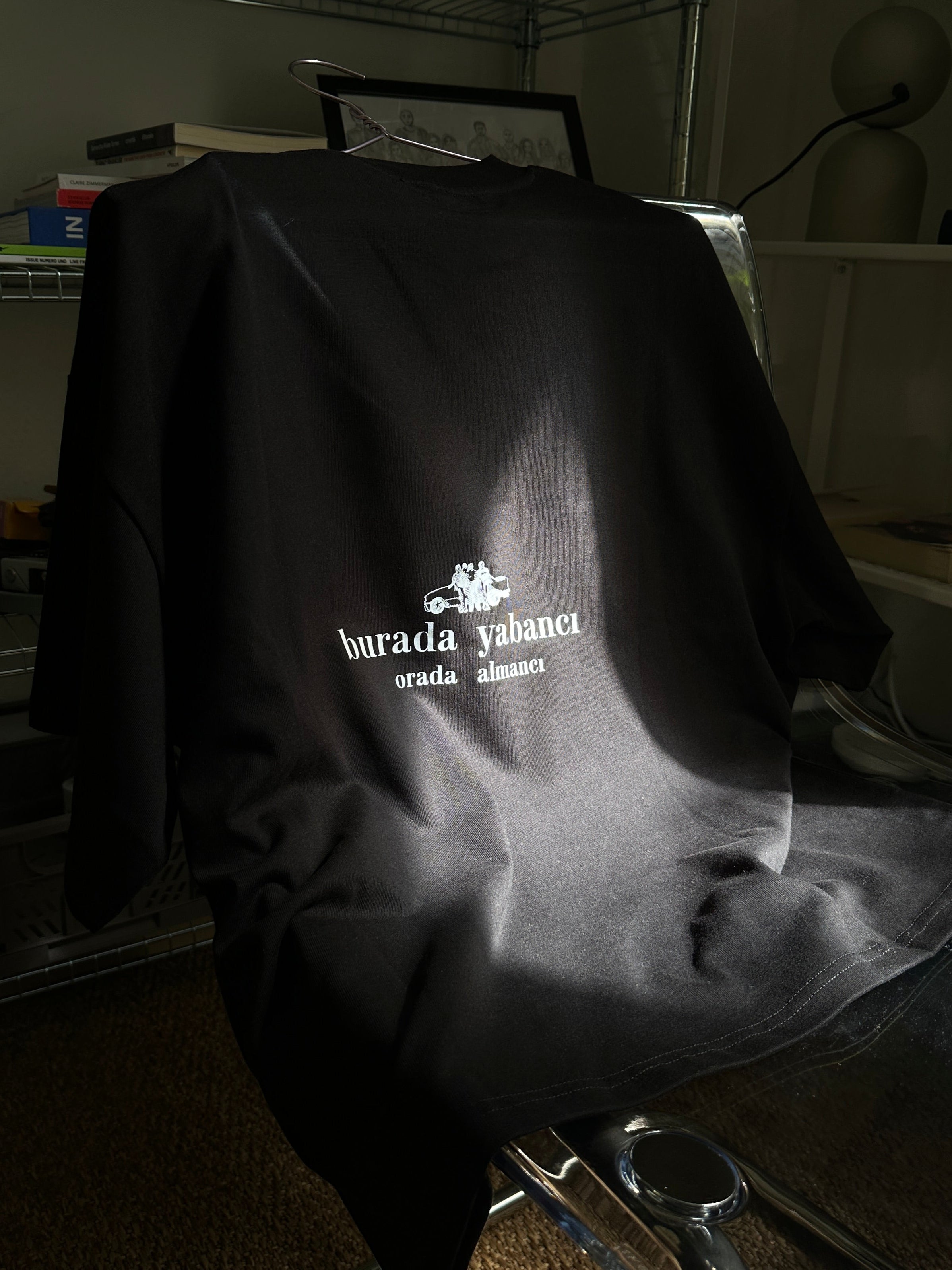 Kömür Schwarzes Bio-Baumwolle Boxy T-Shirt „yabancı ve almancı“