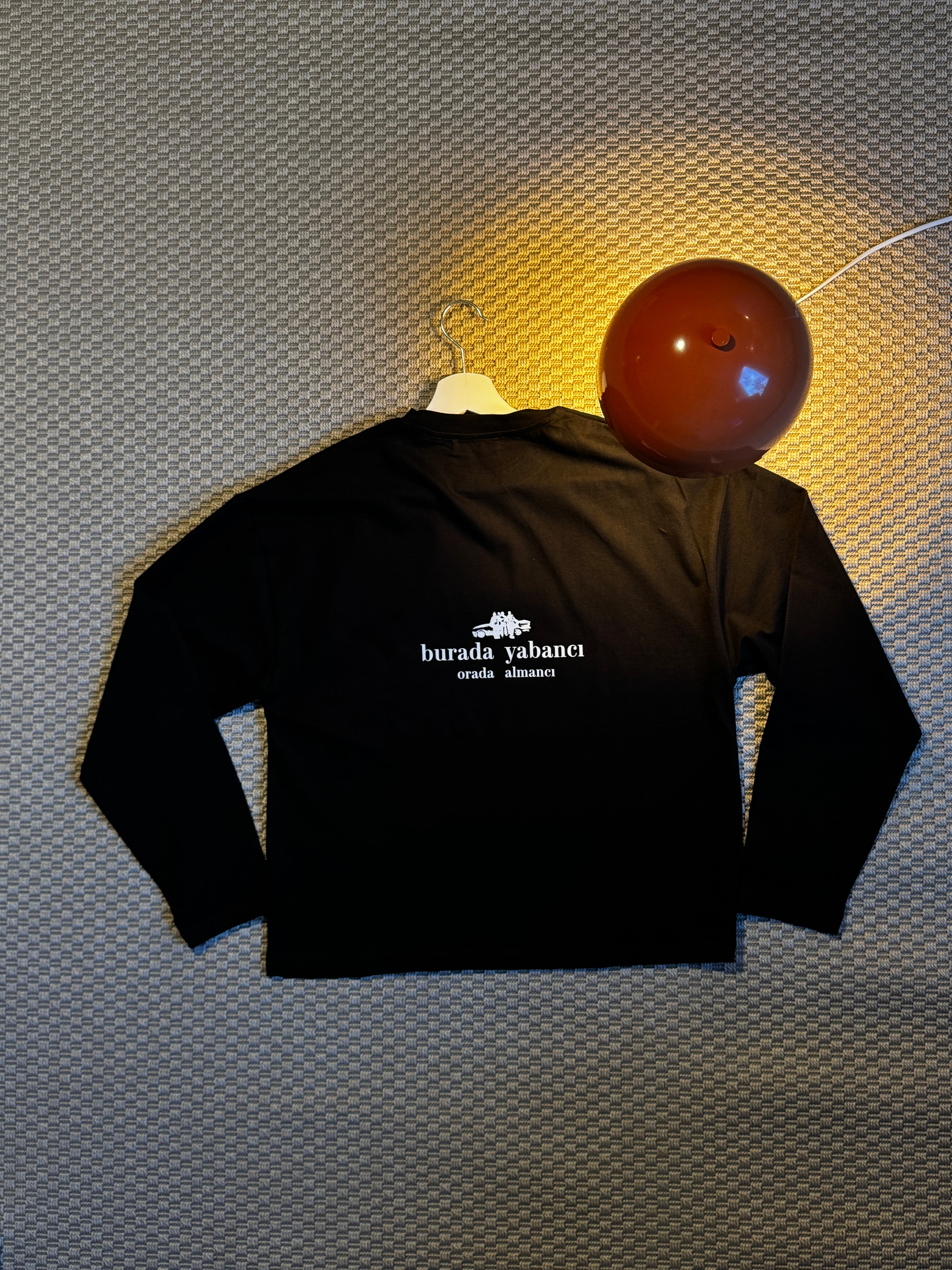 Kömür Schwarzes Bio-Baumwolle Boxy Langarmshirt „yabancı ve almancı“