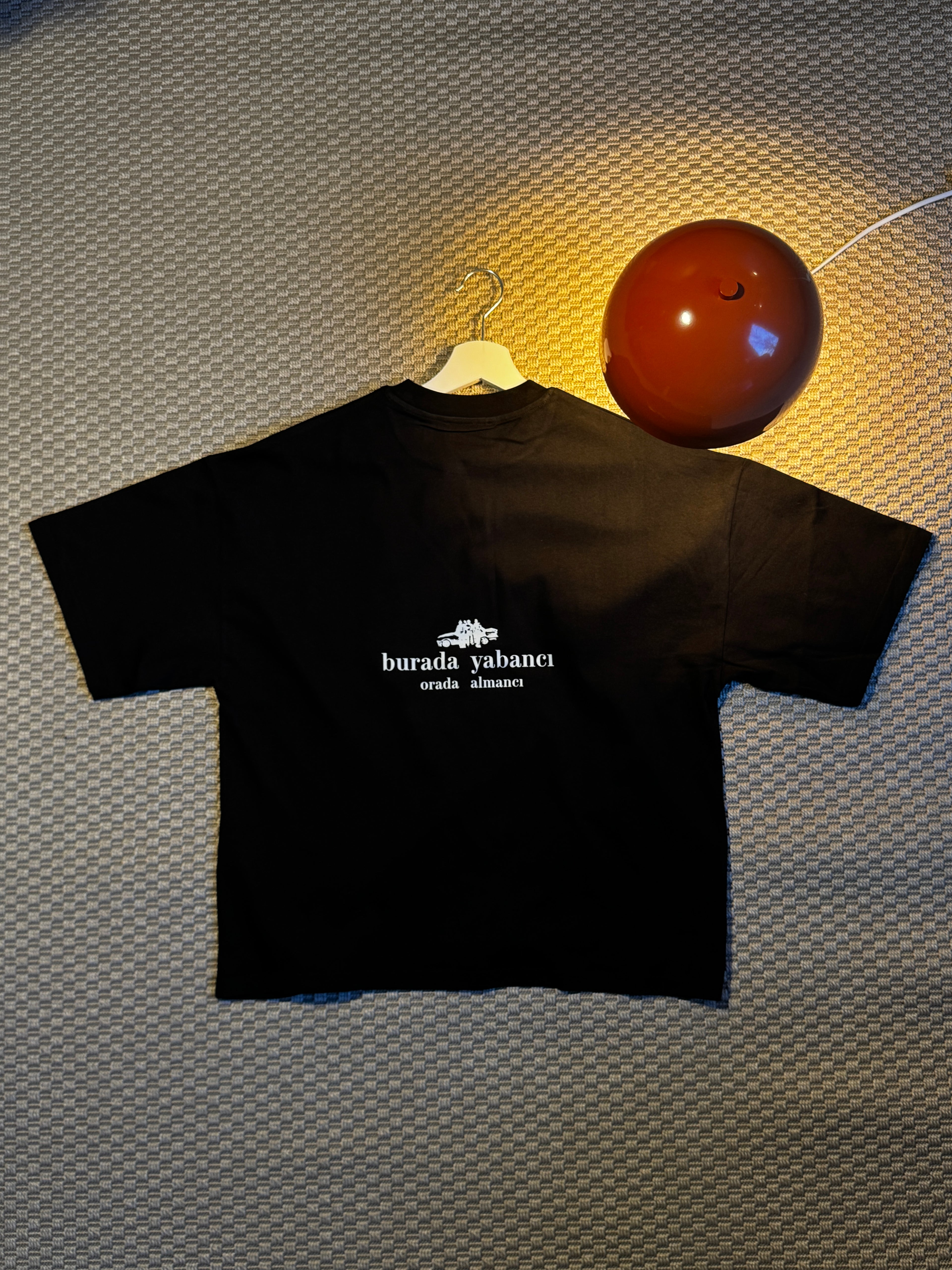 Kömür Schwarzes Bio-Baumwolle Boxy T-Shirt „yabancı ve almancı“