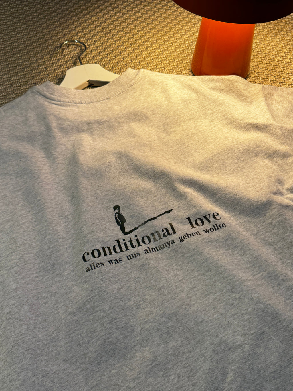 Duman Graues Bio-Baumwolle Boxy T-Shirt „conditional love”