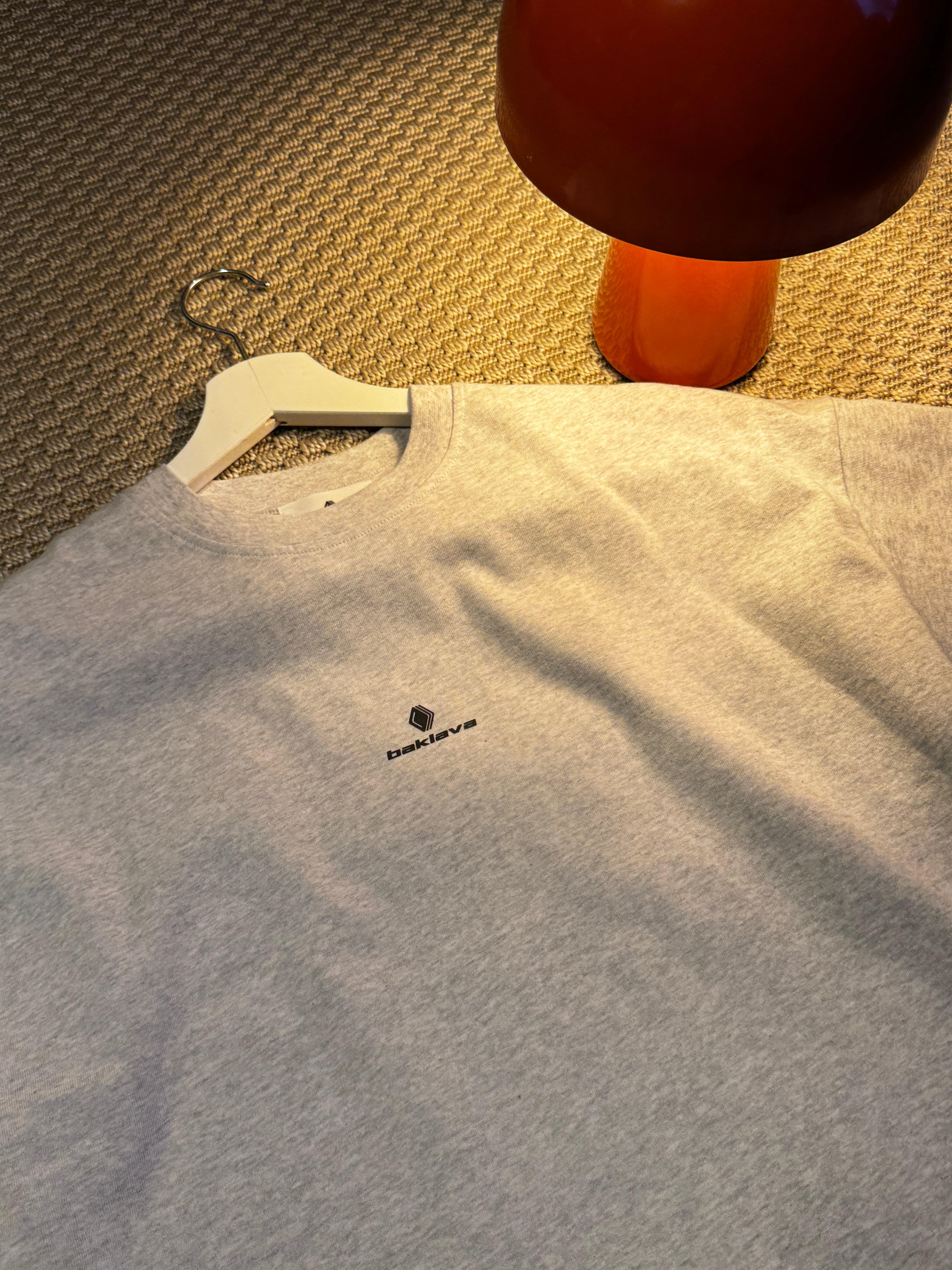 Duman Graues Bio-Baumwolle Boxy T-Shirt „conditional love”