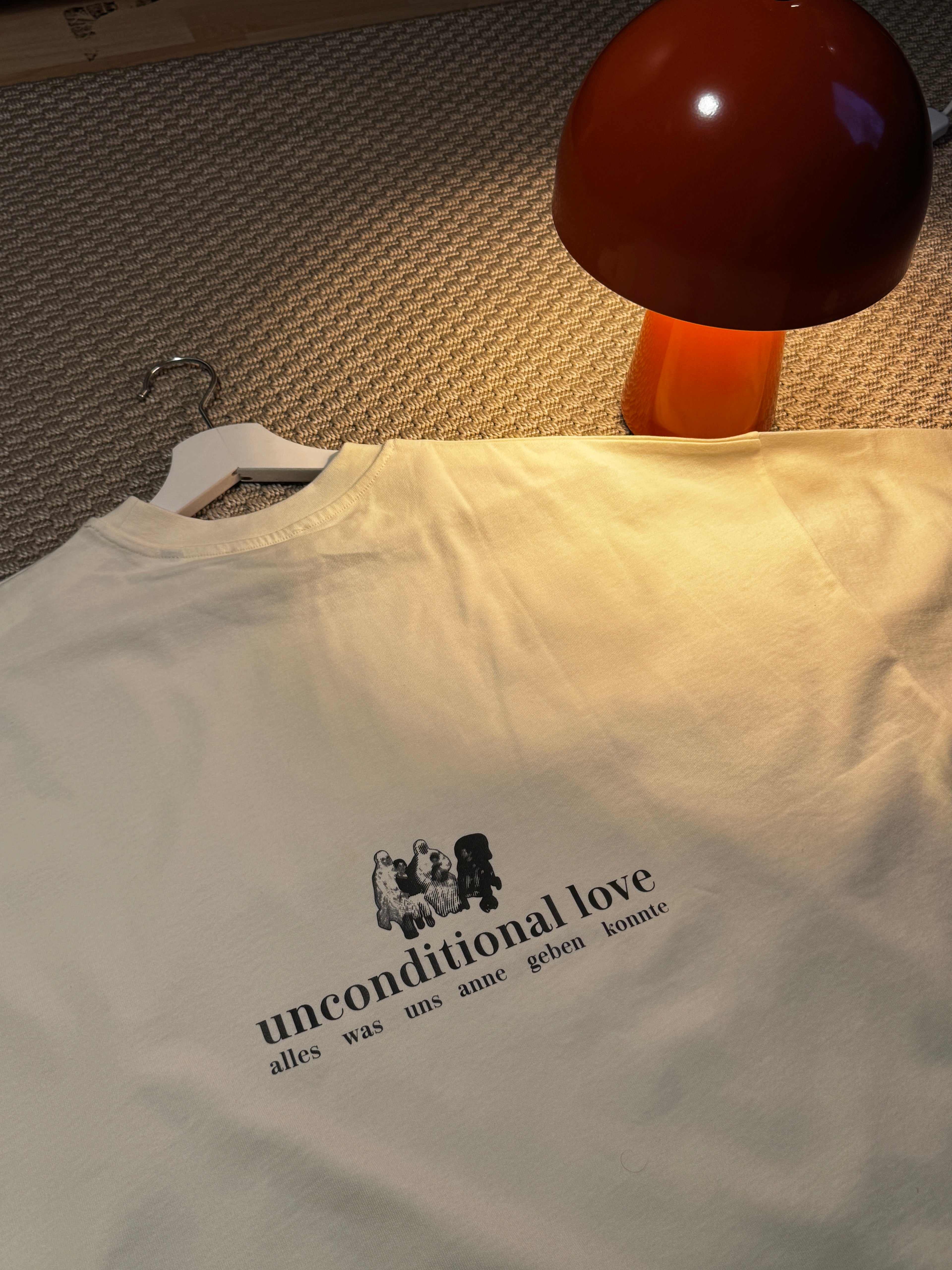 Hamur Beiges Bio-Baumwolle Boxy T-Shirt „unconditional love”