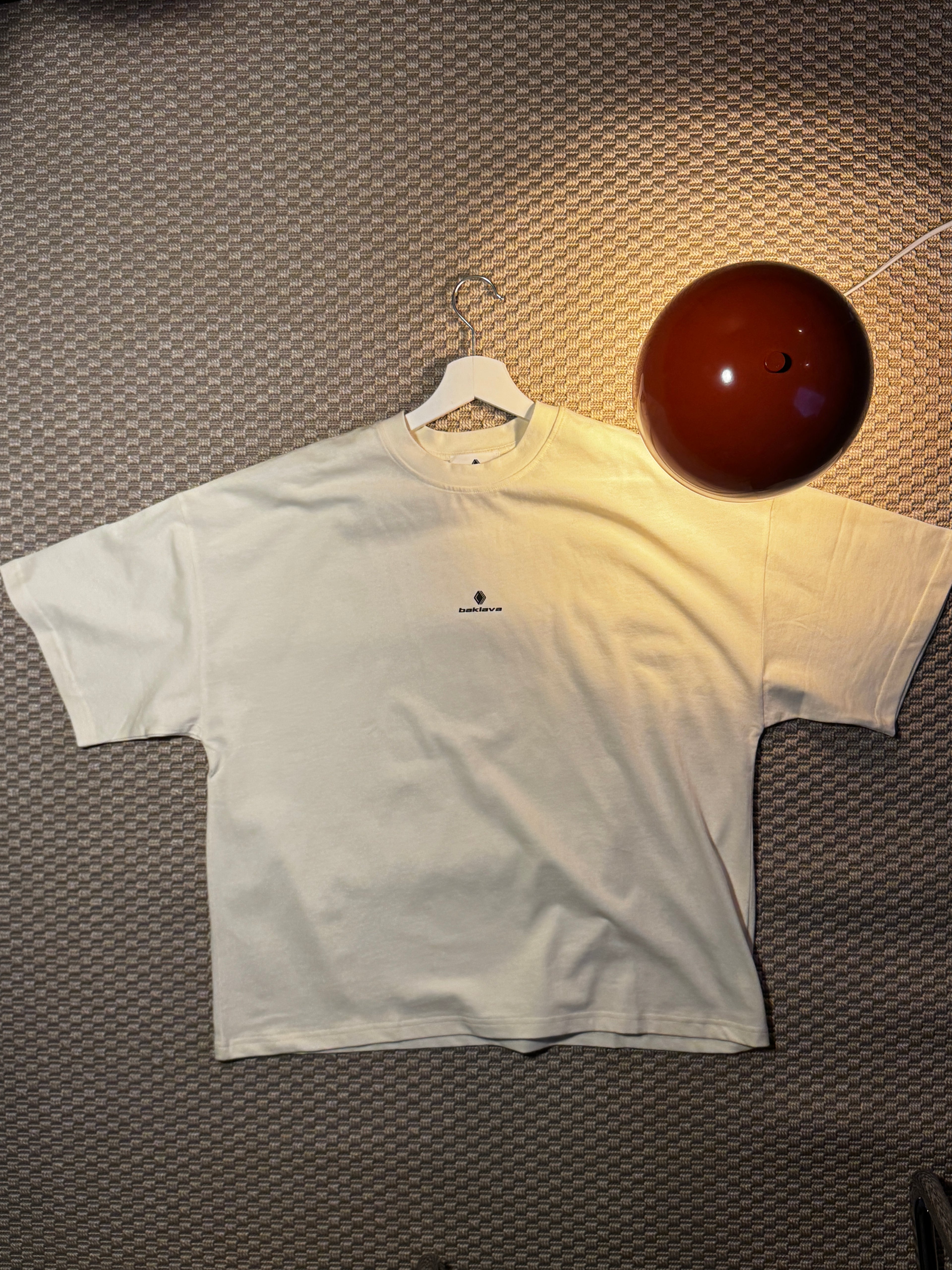 Hamur Beiges Bio-Baumwolle Boxy T-Shirt „unconditional love”
