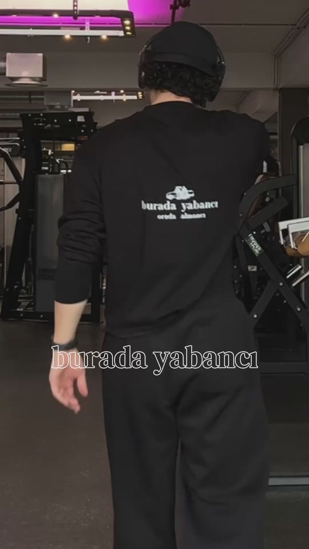 Kömür Schwarzes Bio-Baumwolle Boxy Langarmshirt „yabancı ve almancı“